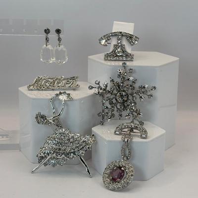 LOT 335: Vintage Rhinestone Brooch Collection along w/Clear Faceted Screw Back Drop Earrings