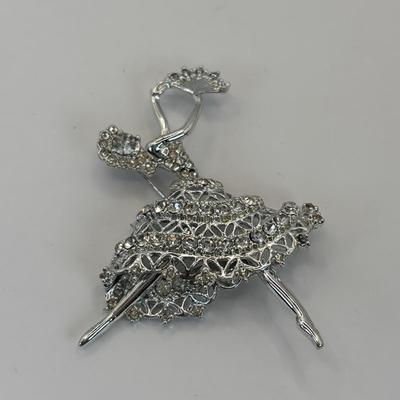 LOT 335: Vintage Rhinestone Brooch Collection along w/Clear Faceted Screw Back Drop Earrings