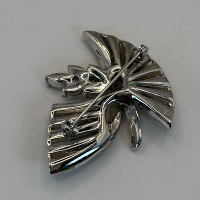 LOT 338: Vintage Silvertone Rhinestone V-Neck Choke Style Necklace & 6.5" Bracelet, Art Deco Style Rhinestone Brooch, Large...