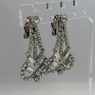 LOT 338: Vintage Silvertone Rhinestone V-Neck Choke Style Necklace & 6.5" Bracelet, Art Deco Style Rhinestone Brooch, Large...