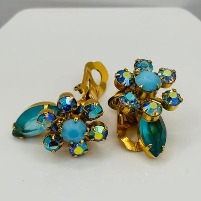 LOT 339: Vintage Clip-On or Screw-On Earrings: Richelieu, Lisner, Vendome, Jewelry by Suzanne & More