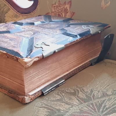 LOT 50L: 19th Century Illustrated Ornate Leather-Bound Bible 1882