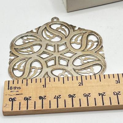 LOT 122K: 1998 MMA Sterling Silver Snowflake Christmas Ornament - Metropolitan Museum of Art - 19 Grams