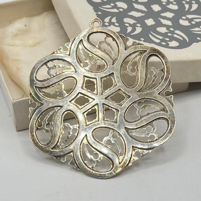 LOT 122K: 1998 MMA Sterling Silver Snowflake Christmas Ornament - Metropolitan Museum of Art - 19 Grams