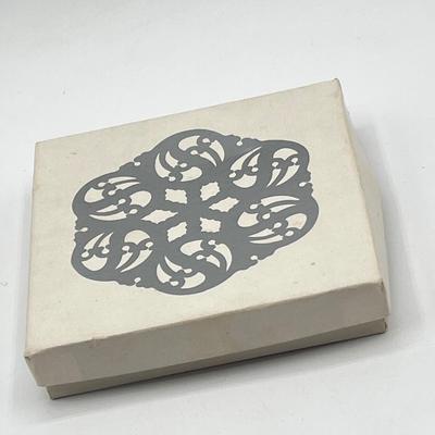 LOT 122K: 1998 MMA Sterling Silver Snowflake Christmas Ornament - Metropolitan Museum of Art - 19 Grams