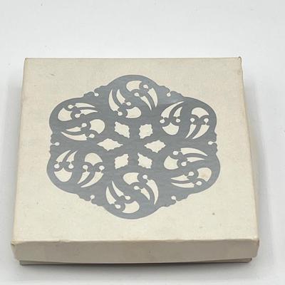 LOT 122K: 1998 MMA Sterling Silver Snowflake Christmas Ornament - Metropolitan Museum of Art - 19 Grams