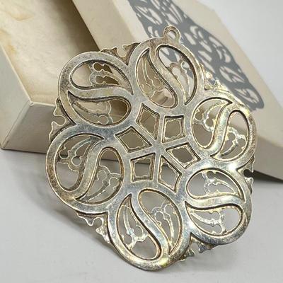 LOT 122K: 1998 MMA Sterling Silver Snowflake Christmas Ornament - Metropolitan Museum of Art - 19 Grams