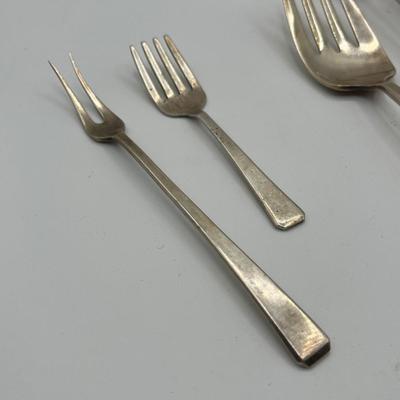 LOT 132K: Sterling Silver Flatware Set - Towle Craftsman Pattern 1932 - 2280 Grams