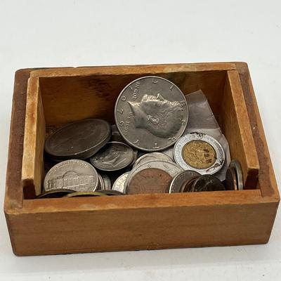 LOT 138K: U.S. and International Coin Collection - Silver Roosevelt Dimes and More