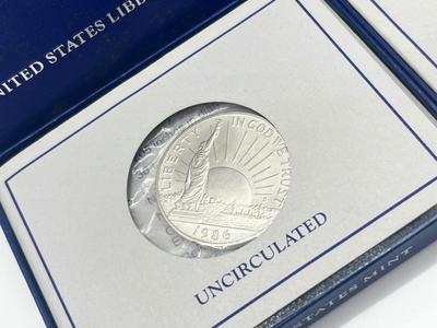 LOT 174J: Two 1986 US Liberty Uncirculated Half Dollars