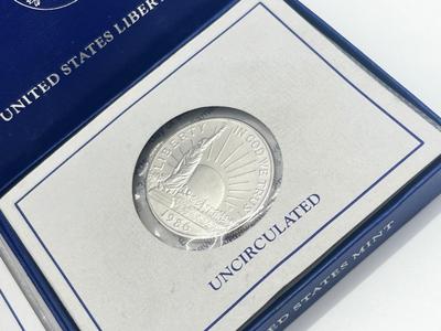 LOT 174J: Two 1986 US Liberty Uncirculated Half Dollars