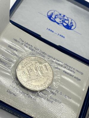 LOT 174J: Two 1986 US Liberty Uncirculated Half Dollars