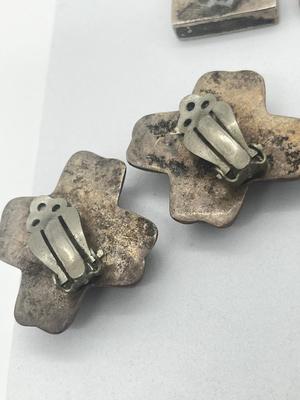 LOT 190J: Sterling Silver Clip On Earrings - 53.9 GTW Two pair marked Taxo Mexico