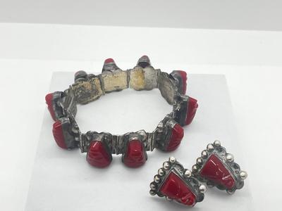 LOT 193J: Vintage Mexico Silver and Coral Aztec Design Screwback Earrings and Matching Bracelet - 44.8 GTW
