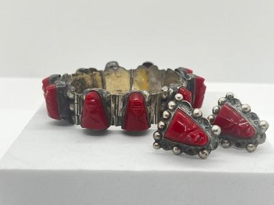 LOT 193J: Vintage Mexico Silver and Coral Aztec Design Screwback Earrings and Matching Bracelet - 44.8 GTW