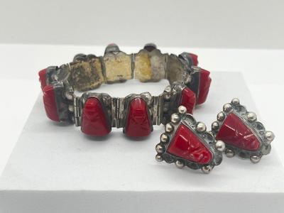LOT 193J: Vintage Mexico Silver and Coral Aztec Design Screwback Earrings and Matching Bracelet - 44.8 GTW
