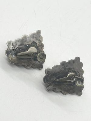 LOT 193J: Vintage Mexico Silver and Coral Aztec Design Screwback Earrings and Matching Bracelet - 44.8 GTW