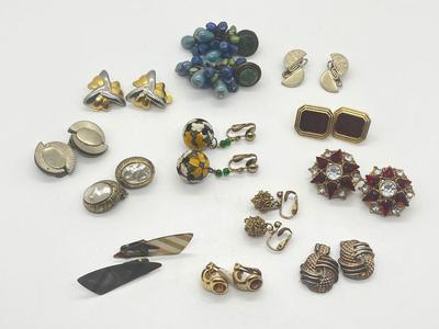 LOT 196J: Collection of Unique Vintage Clip On Earrings