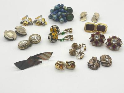 LOT 196J: Collection of Unique Vintage Clip On Earrings