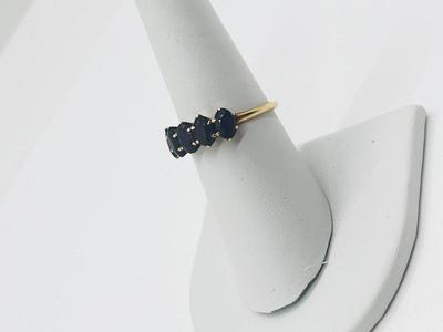 LOT 204J: 14K Gold and Amethyst Ring - Size 7 - 1.8 GTW