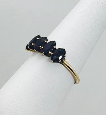 LOT 204J: 14K Gold and Amethyst Ring - Size 7 - 1.8 GTW