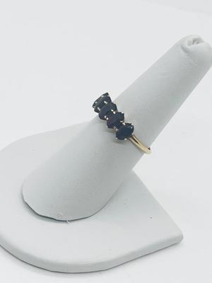 LOT 204J: 14K Gold and Amethyst Ring - Size 7 - 1.8 GTW