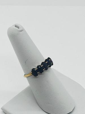 LOT 204J: 14K Gold and Amethyst Ring - Size 7 - 1.8 GTW