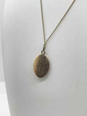 LOT 206J: 10K Gold Pendant with Diamond on 15" Chain - 3.8 GTW