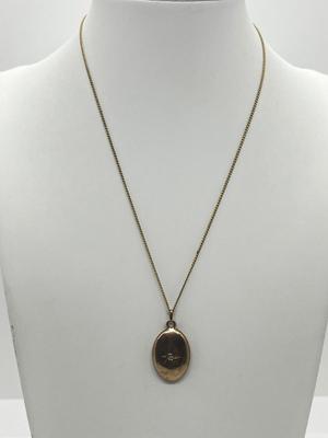 LOT 206J: 10K Gold Pendant with Diamond on 15" Chain - 3.8 GTW