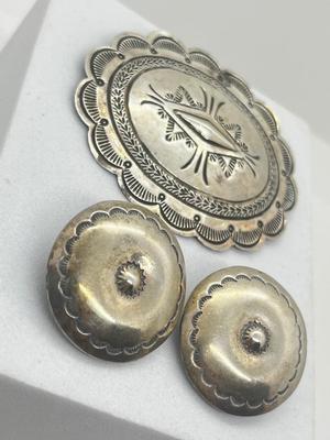 LOT 207J: Native American Silver Pin/Brooch and Clip On Earrings - 30.1 GTW