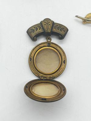 LOT 211J: Vintage Brooch/Pin Collection