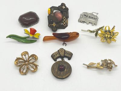 LOT 211J: Vintage Brooch/Pin Collection