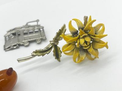 LOT 211J: Vintage Brooch/Pin Collection