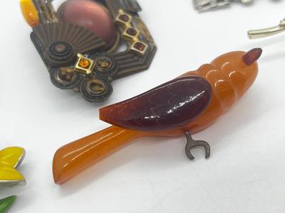 LOT 211J: Vintage Brooch/Pin Collection