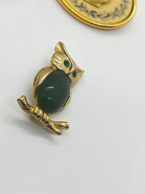 LOT 215J: Cute Pin/Brooch Collection