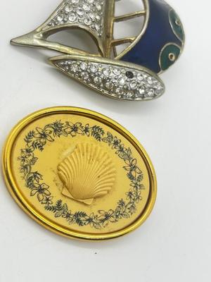 LOT 215J: Cute Pin/Brooch Collection