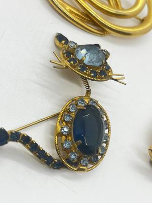LOT 215J: Cute Pin/Brooch Collection