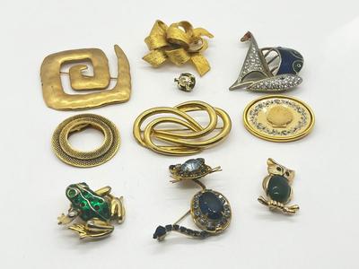 LOT 215J: Cute Pin/Brooch Collection