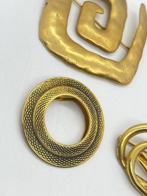 LOT 215J: Cute Pin/Brooch Collection