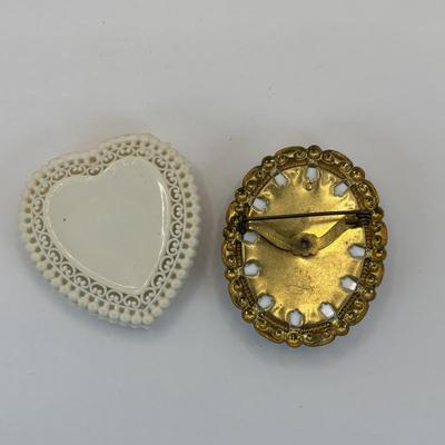 LOT 341: Vintage Celluloid Filigree Heart Ring Box, Black Glass Cameo Chain Belt, Fifth Avenue Gold Tone Compact w/Mirror, Rhinestone...