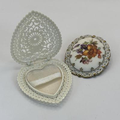 LOT 341: Vintage Celluloid Filigree Heart Ring Box, Black Glass Cameo Chain Belt, Fifth Avenue Gold Tone Compact w/Mirror, Rhinestone...