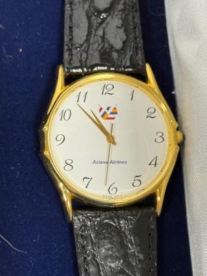 Asiana Airlines Collectible Vintage Watch Unisex Older Logo with Case