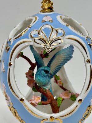 Franklin Mint Bluebird House of Faberge Egg Birds of the World With Stand Vintage