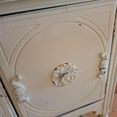 Distressed White Painted Antique Buffet (UL-SD)