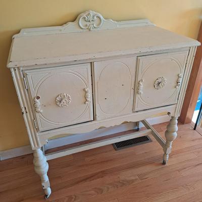 Distressed White Painted Antique Buffet (UL-SD)