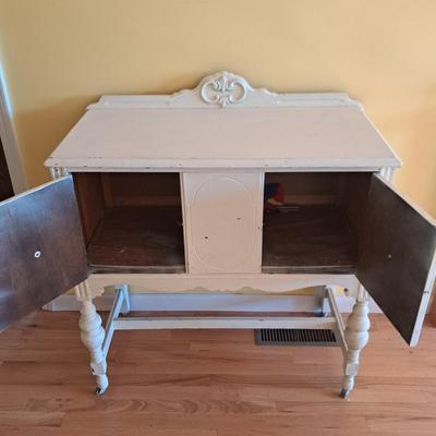 Distressed White Painted Antique Buffet (UL-SD)