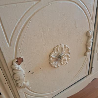 Distressed White Painted Antique Buffet (UL-SD)