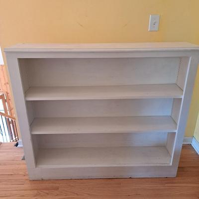A Simple White Wooden Bookshelf (UL-SD)