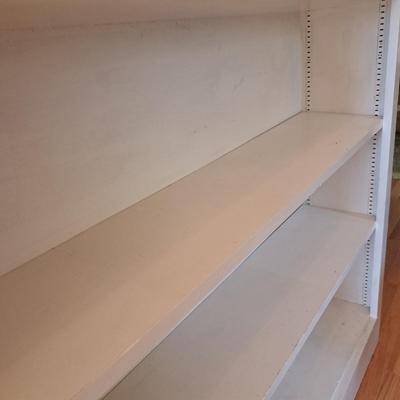 A Simple White Wooden Bookshelf (UL-SD)