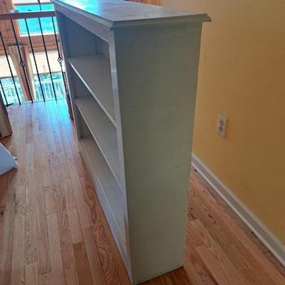 A Simple White Wooden Bookshelf (UL-SD)